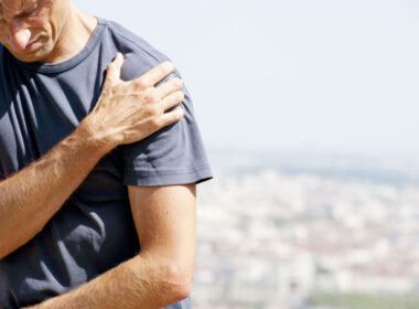 What Are the Common Symptoms of Shoulder Injuries?