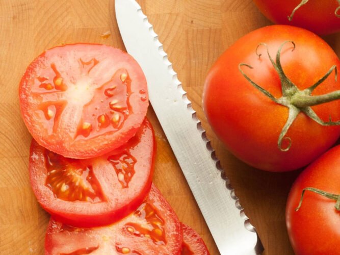 Best Knives for Cutting Tomatoes Without Squashing