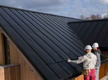 What Should Akron Residents Expect During a Metal Roof Installation?